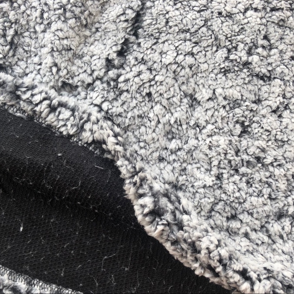LAST ONE ✨The softest fleece sweater - Picture 7 of 8